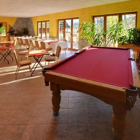 - Pod Smerkami * شكلارسكا بوريبا