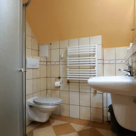 - Pod Smerkami شاليه شكلارسكا بوريبا